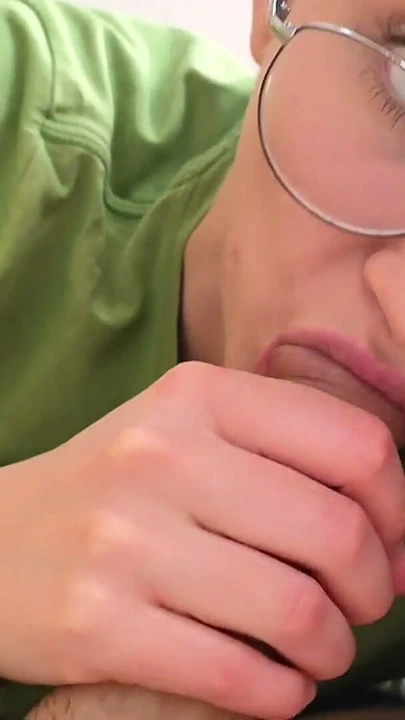 FETİŞ CONVERSE BJ SHOEJOB LICK CUM PART. 1 | Clip 1