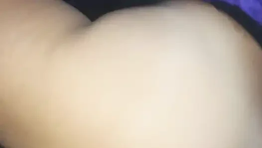 Aldatılan adam karısının onu hamile bırakması için sikişmesine izin veriyor