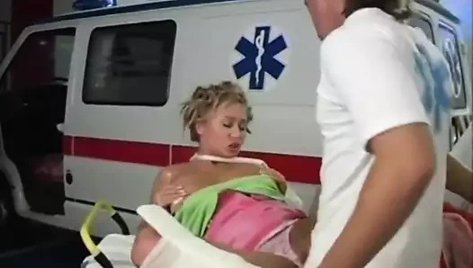 Dik genç elena Başlarken kurtarıldı