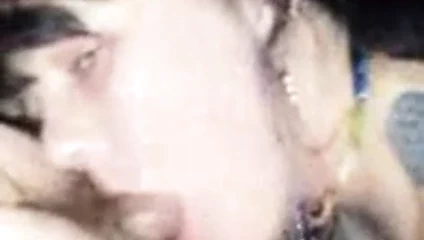 Ucuz fahişe hala yarak emiyor