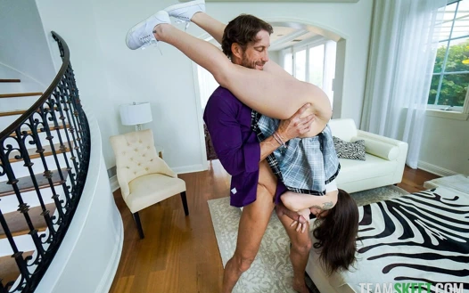 Üvey baba azgın üvey kızına golf öğretiyor ve sonra deliğini dolduruyor