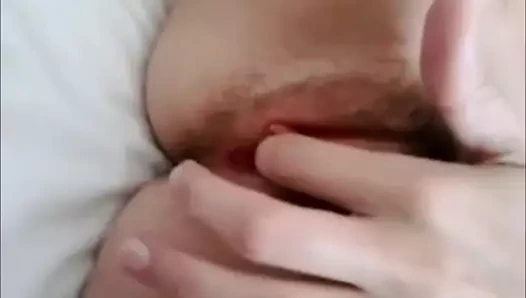 Utangaç ıslak çıplak kız arkadaş parmaklar kedi