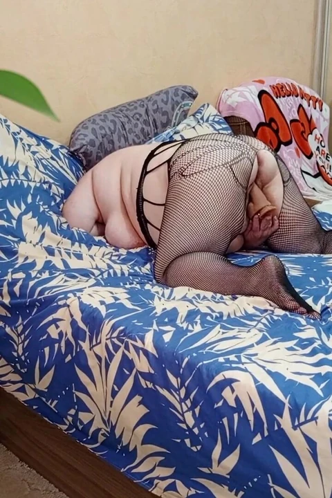 Büyük götlü kayınvalide büyük amına mastürbasyon yapıyor ve her gün boşalıyor