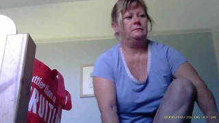 Alison g sarkık göbek ve sarkık memeler