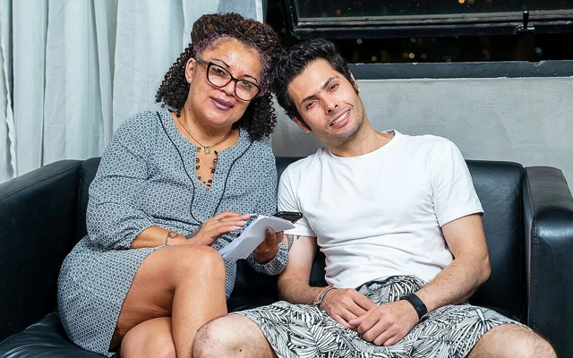 Şişman olgun üvey oğlu tarafından götten sikiliyor