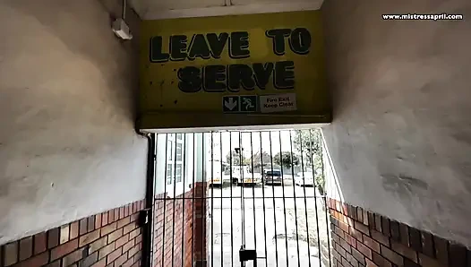 Dominatrix sahibe April - kölemle tatil