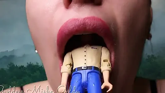 Güçlü ve seksi dev kadın aç ve bugün küçük insan benim kölem! Çok lezzetli kokuyor! Rol almak istedi mi