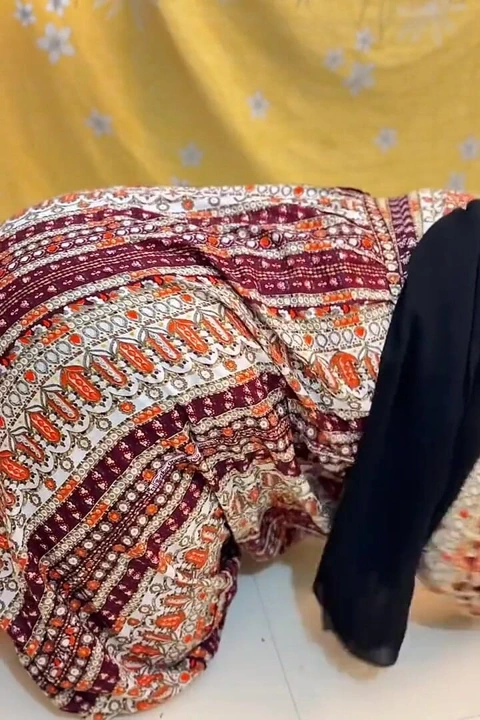 Mısırlı güzel büyük götlü düzgün vücutlu Müslüman ateşli üvey anne yatağın altına sıkıştıktan sonra benden anal sikiş istiyor!