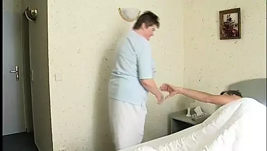 Manni fickt lieber die BBW Putzfrau als auf Montage zu sein