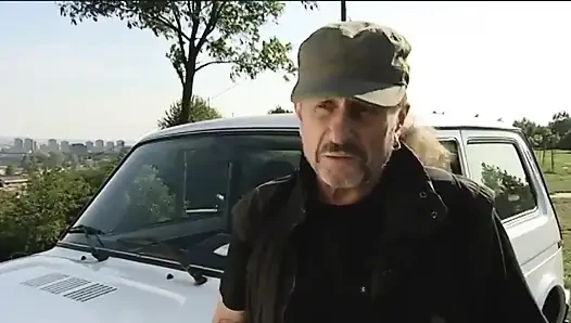 Çarpıcı esmer ateşli liza del sierra polisin ünlü suç patronunu yakalamasına yardımcı oluyor