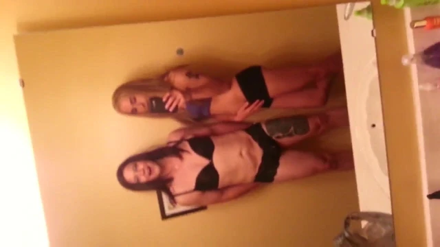 Kimberly george ve holly kilitli