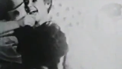 Kısa saçın sik ve şaraba ihtiyacı var