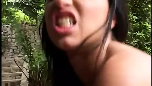 En sert göt ağdasını yapıyor