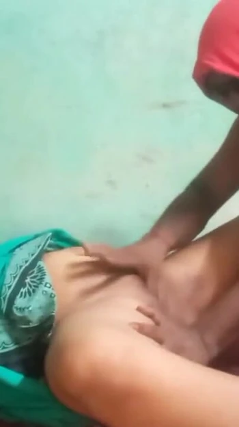 Пленительный момент из "Секс индийской домохозяйки сводного брата с деревенским домашним видео"