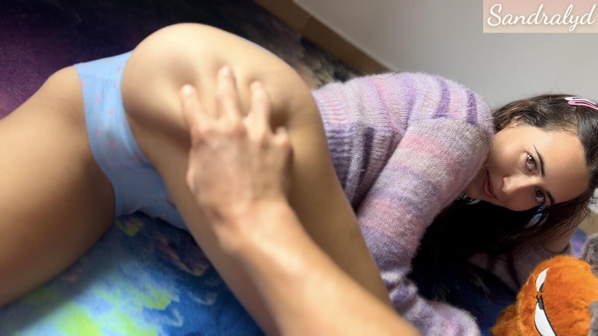 This girl plays with her stuffed animal and I masturbate her