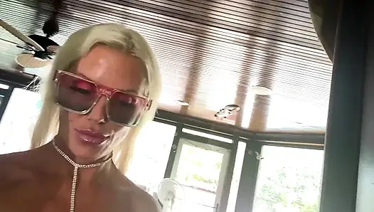 Arabada Değil Tatiana Üzerinde Çalışmak