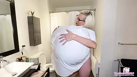 Parfümüm göğüslerimi büyütüyor! Deri ceket tutamıyor