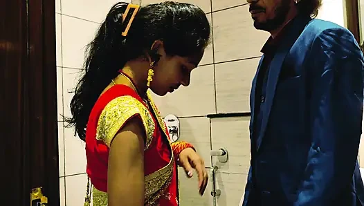 Lal pari jesi hot hardcore lady bathroom m mili uske sath sex karne ke leye bat hui phle wo na bolrhi thii fir usne soft sex karne ke leye k