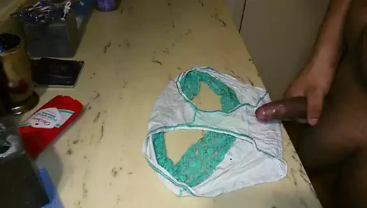 yeşil külot üzerinde Cum