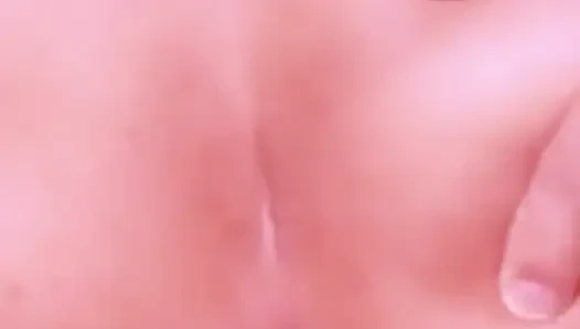 Sert zıplıyor! Çılgın bir şekilde sert üyesine biniyor.
