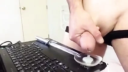 Kendini yutuyor