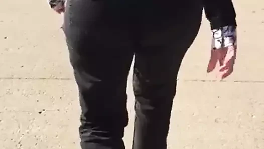 Tall pawg gilf in faded jeans 2