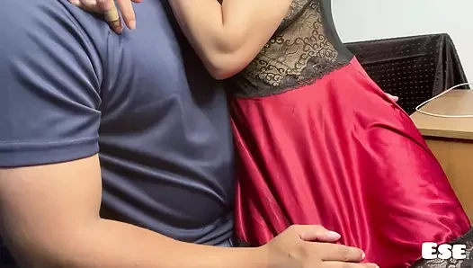 Üvey kız kardeş partiden sonra kuzeniyle sikişiyor