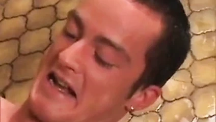 Sharon Da Vale wird hart in der Dusche durchgefickt