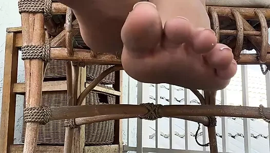 Luna Luxe'ın atletik bacakları, değerli ayakları gibi bir milyon dolara benziyor (günlük sigara)