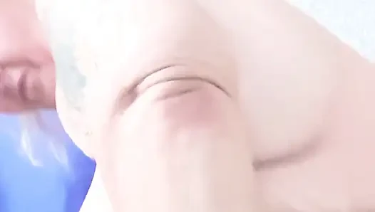 Üstte yanlara boşalıyor