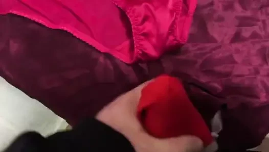 Büyük ipeksi külot ve külot içinde anne üzerinde Cumming.