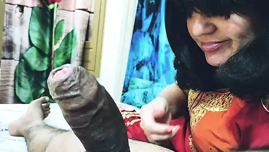 Sürtük evli kadın boşalmak için gerçek büyük zenci yarağını içine alıyor