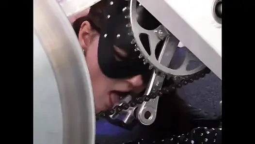 Ateşli vahşi bir kaltak için fetiş çılgın seks