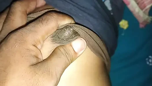 Bugün Anjali Yenge'nin götünü salonun içinde bıraktım