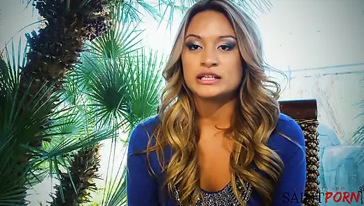 Natalia Robles onu arkadan sikerken ve taşakları klitorisine tokat atarken boşalıyor