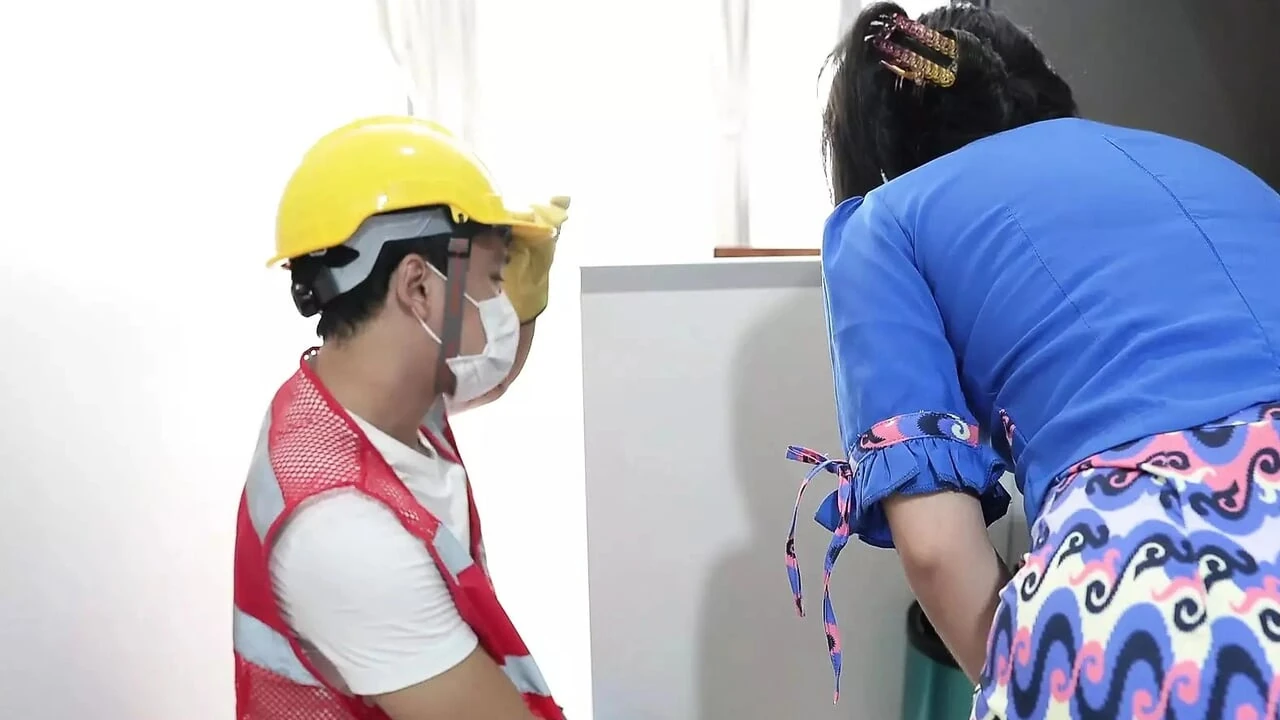 प्लंबर कर्मचारी ने अपनी बॉस पत्नी की गांड चोदी