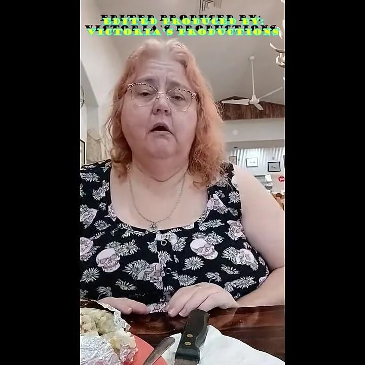 Nv karides akşam yemeği belches yiyor