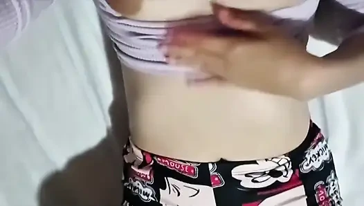 Erkek arkadaşım orada değildi ve en iyi arkadaşının biraz sevgiye ihtiyacı vardı...