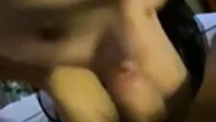 İtaatkar Çinli güzel bir akşamdan sonra misafirini memnun ediyor