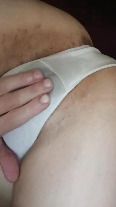 Amcığımı orgasn'a sürtüyorum