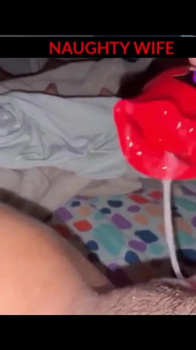 Мощный момент из "мой сквирт с моей новой секс-игрушкой и моими сексуальными ногтями"