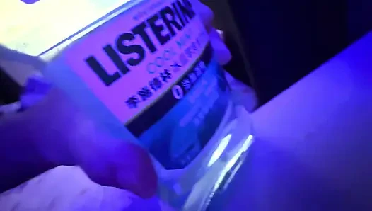 Sürtük kedicik nefis Jimmy'nin parti odasında amına boşalmasına izin vermek için bacaklarını geniş açıyor
