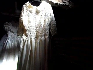 Mağazada kullanılmamış orospu elbisesi