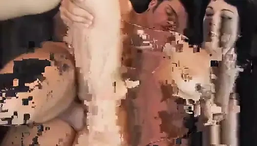 Esmer kadın 18 yaşını yarak yutarak kutluyor