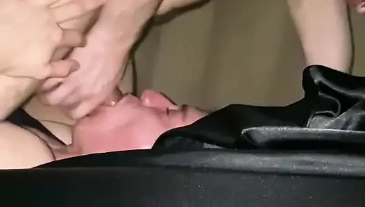 İşini nasıl yapacağını ve nasıl memnun yapacağını biliyor.