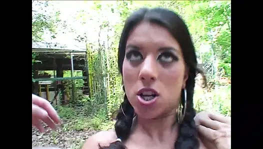 Ormanda dörtlü büyük göt sikişiyor yarak emiyor