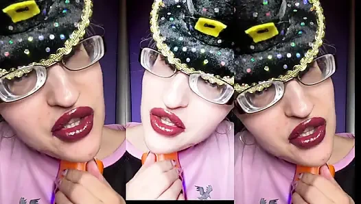 Kadın kılıklı, findom goaldigger tarafından evliliğini kabul ettikçe dinliyor