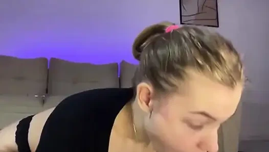 Jucielussie Kama Sutra poz vermeye ve emiyor