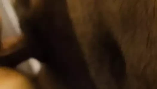 Cuz yükünü üzerime atıyor. kocalar şehir dışındayken.