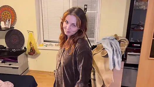 Köpek yavrusu yavrusuna ve sırta dönüşerek köpek yavrusu oyunu